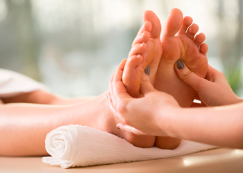 Foot reflexology therapy & massage